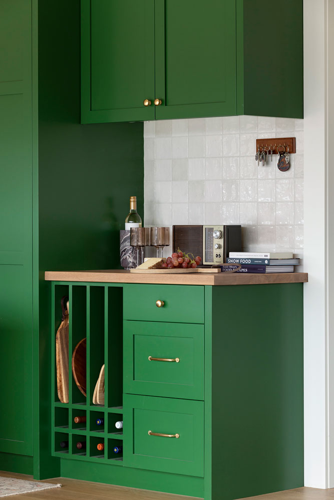 8 Nordic Chalet Green Kitchen Design