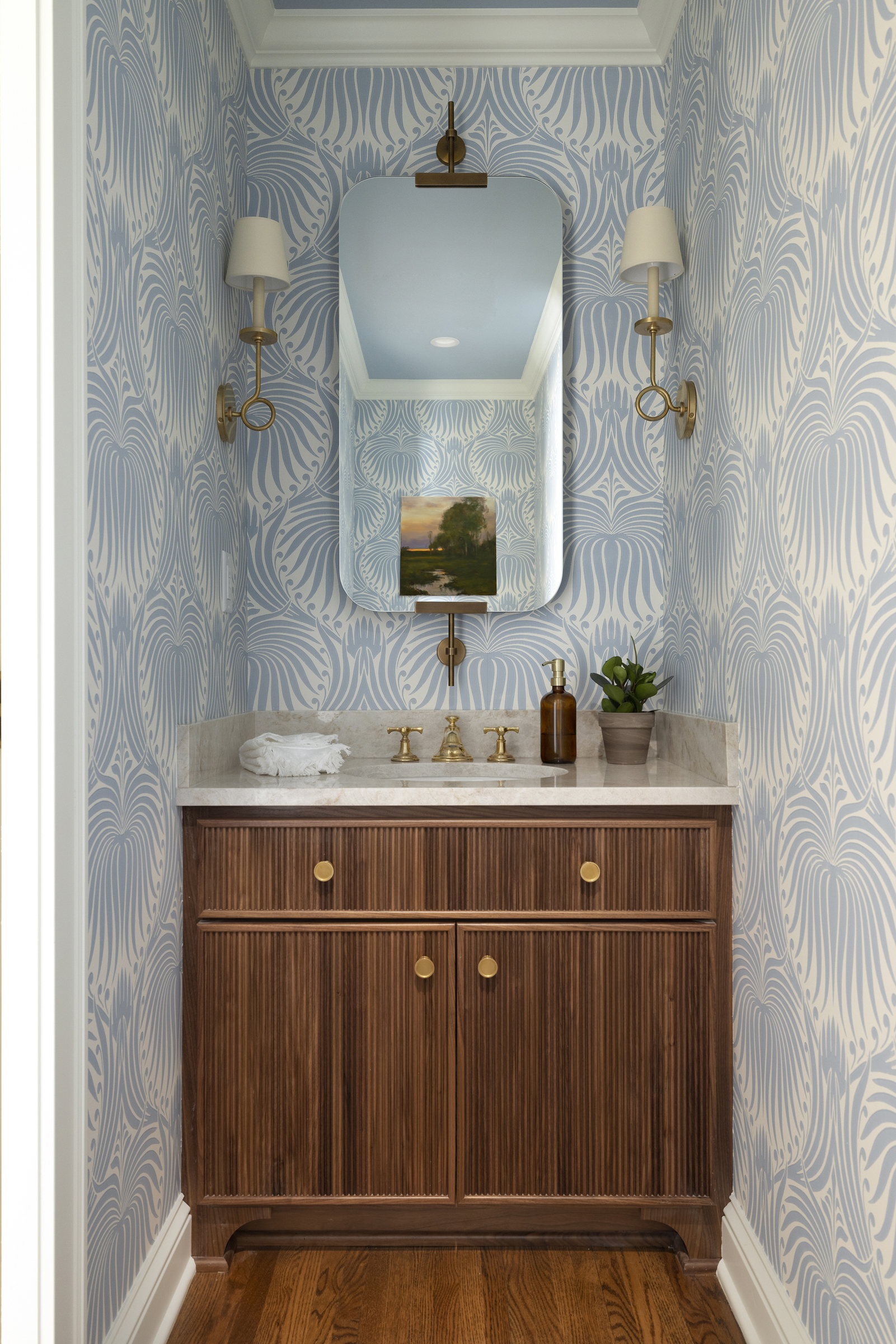 Powder bath lake house, Serenata blue paint color