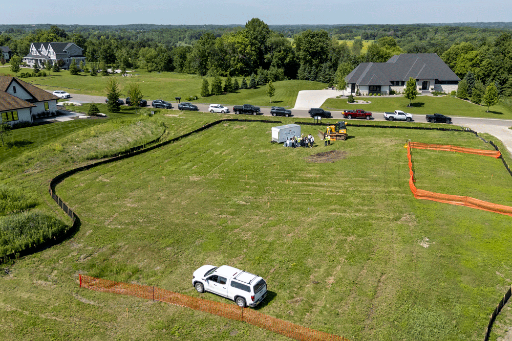 This gif features two photos. One of the Deer Hill plot near Orono, and the other is a rendering of the custom home.